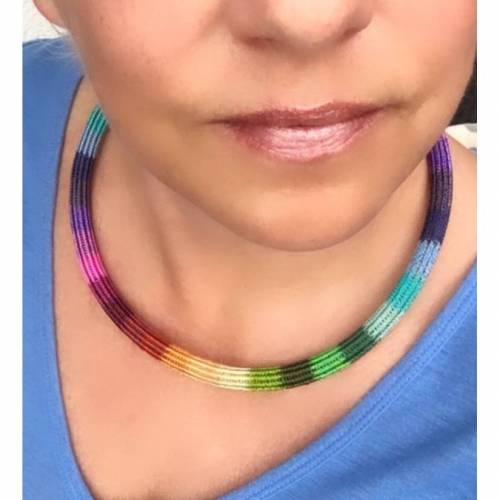 doppelt hand gestrickte DUO-REGENBOGEN Schlauch-Kette