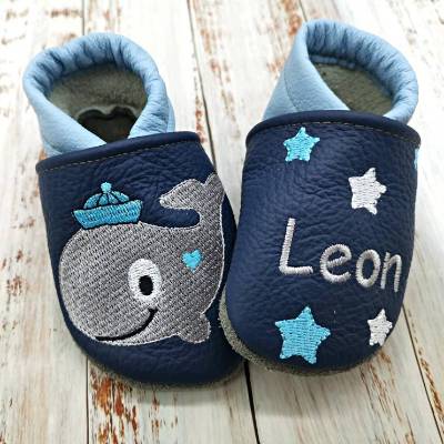 Bio Krabbelschuhe mit Namen für Baby und Kinder (Öko Lederpuschen) mit Wal - personalisierte Lauflernschuhe