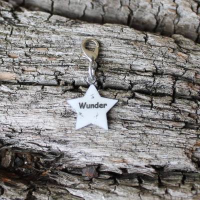 Sternförmiger Erinnerungscharm an Sternenkind mit Sternenstaub Edelstahl Aufschrift Wunder