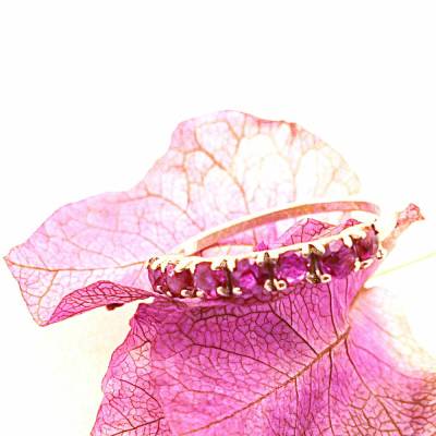 Zierlicher Vintage Ring mit pinkfarbenen Rubinen