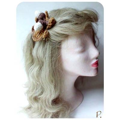 Textilschmuck / Fascinator; Haarclip; Haarschmuck; Herbstschmuck / Eichenblatt / one size
