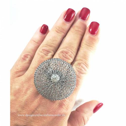 EDELSTAHL WECHSELRING mit fingergestricktem Oberteil aus Edelstahldraht mit einer Süßwasserperle im Inneren
