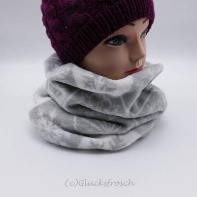 Kuschelschal, Schlauchschal, aus Wellnessfleece in grau mit weißen Schneeflocken, Eiskristallen
