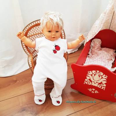 Vintage, weißer Baby Strampler mit Füßen Marienkäfer Applikation