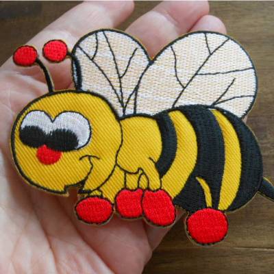 Große Biene Patch zum Aufbügeln – Gestickter Aufnäher für Kleidung & Schulanfang