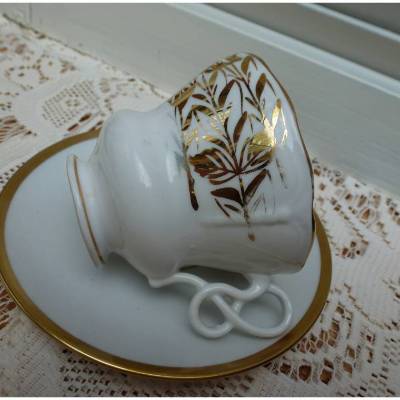 Vintage Sammeltasse mit außergewöhnlichem Henkel und viel Gold
