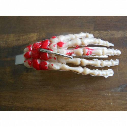 Blutige Hand Haarspange mit Axt   Halloween, gothic, rockabilly