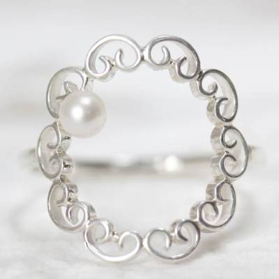 Filigraner Circlering mit Akoya-Perle aus Silber 925, Goldschmiedearbeit