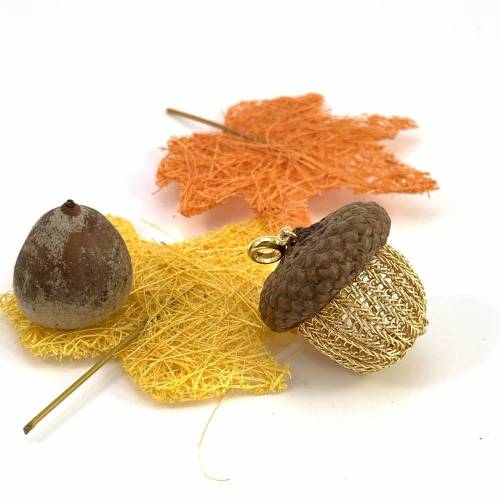 Ketten-Anhänger mit hand gestrickter EICHEL aus goldfarbenem Kupferdraht - optional mit Kette