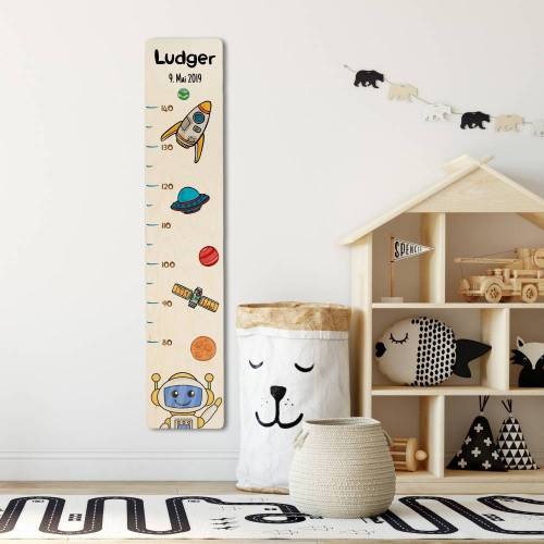 Messlatte aus Holz mit Wunschname und Geburtsdatum, Messleiste als personalisiertes Geburtsgeschenk für Kinder, Motiv: Weltraum