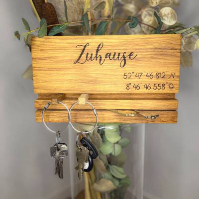 Individuell graviertes Schlüsselbrett Schlüsselboard aus hochwertigem Eichenholz inkl. Schlüsselanhänger Wunschgravur