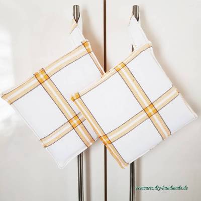 Handgemachte Topflappen creme gelb kariert mit breiter Schlaufe – 2er Set, Upcycling, 18x18 cm