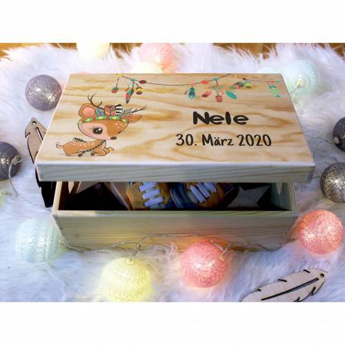 Erinnerungskiste Baby, aus Holz, Erinnerungsbox, personalisierbar mit Name und Datum, individuelle Holzkiste mit Deckel, Reh