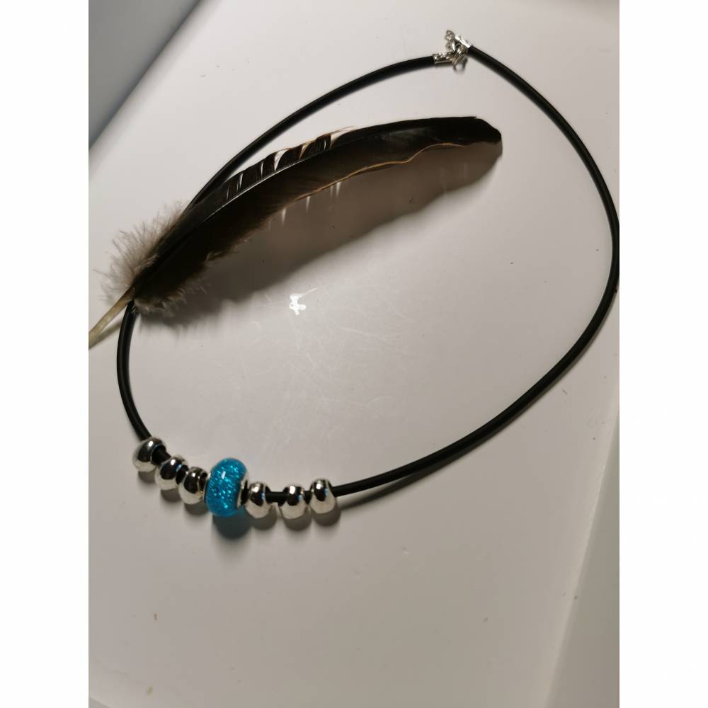 Natur-Kautschuk Kette mit Shamballa Perle blau