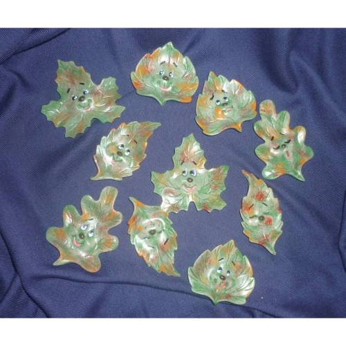 Verschiedene Blätter mit lustigem Gesicht ,Keramik Herbstdeco,