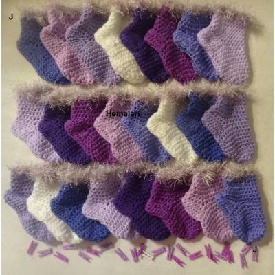 Adventskalender Söckchen * gehäkelt * 24 Socken * lila * Weihnachtskalender *
