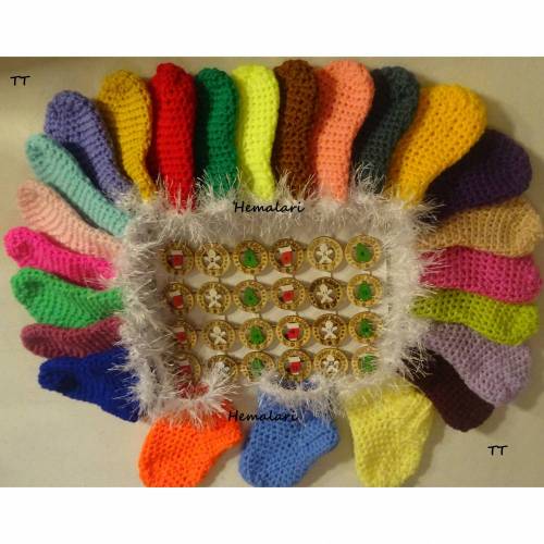 Adventskalender Söckchen * gehäkelt * 24 Socken * rot-weiß-grüne Farbkombinatione * Weihnachtskalender * xmas