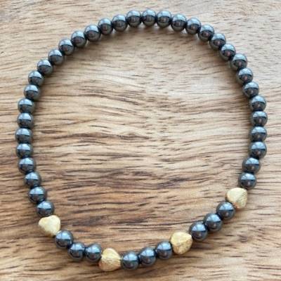 Armband aus Hämatit mit vergoldeten 925-Silberherzchen