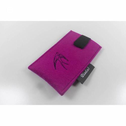 Handytasche, Handyhülle, bestickt mit Schwalbe, Auszugshilfe, Maßanfertigung, Wollfilz, handgemacht von Dieda!
