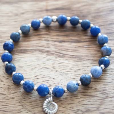 Handgefertigtes Armand aus Sodalith mit 925-Silber-Anhänger