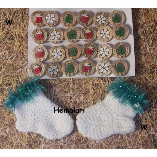 Adventskalender Söckchen * gehäkelt * 24 Socken * weiß mit grünem Franenrand * Weihnachtskalender * xmas