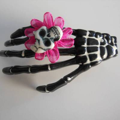 Gothic Skull Totenkopf Skeletthand Haarklammer schwarz – Gruselige Haarspange aus Acryl