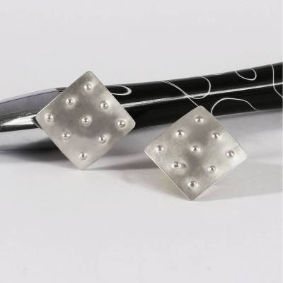 Ohrstecker „Pünktchen“ Silberohrschmuck ziseliert, handgefertigt Unikate,  passend zur Brosche