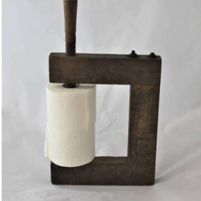 Klopapierhalter zum Mitnehmen Holzzwinge Upcycling