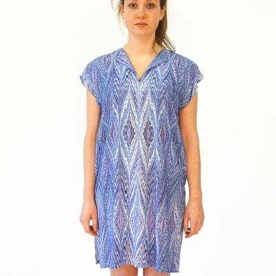 ART-DÉCO KLEID Tunika mit Gürtel marmoriert blau weiß violett