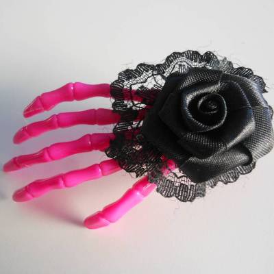 Schwarze Rose  Skeletthand Haarklammer gothic pink