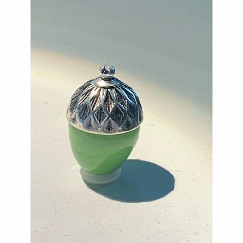 Handgemachter Glas Anhänger Eichel hellgrün – versilberter Kettenanhänger aus Murano Glas