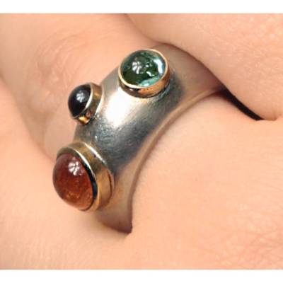 Unikat-Ring „bunt“ – mit 3 Edelsteinen Cabochonschliff, Mandaringranat, Rhodolith und Turmalin, Ringschiene Silber 