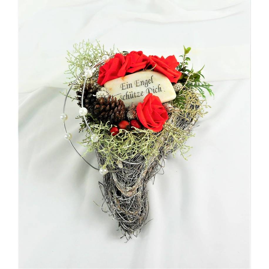 Grabgesteck Herz mit Spruchtafel, mit frischem Grün, Grabschmuck, Allerheiligengesteck, Trauerfloristik, Trauergesteck
