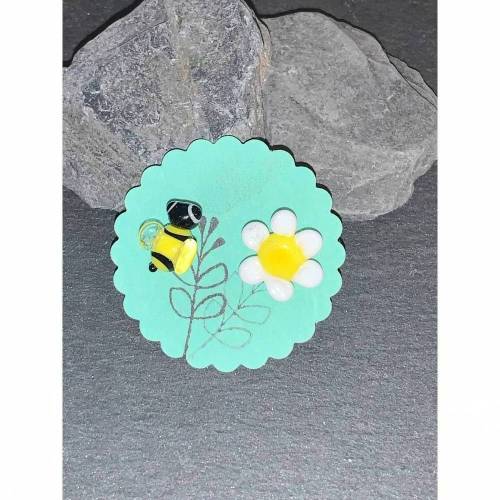 Ohrstecker Biene und Blume – Handgemachter Glas-Schmuck mit Silberstecker