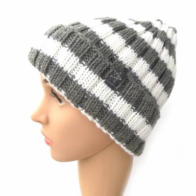 Strickmütze Grau Weiß gestreift aus Schurwolle Merino Geschenk Geburtstag Weihnachten