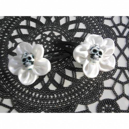 Skull  Blume Stoff weisst Totenkopf ,Haarspange ,cosplay, Braut 