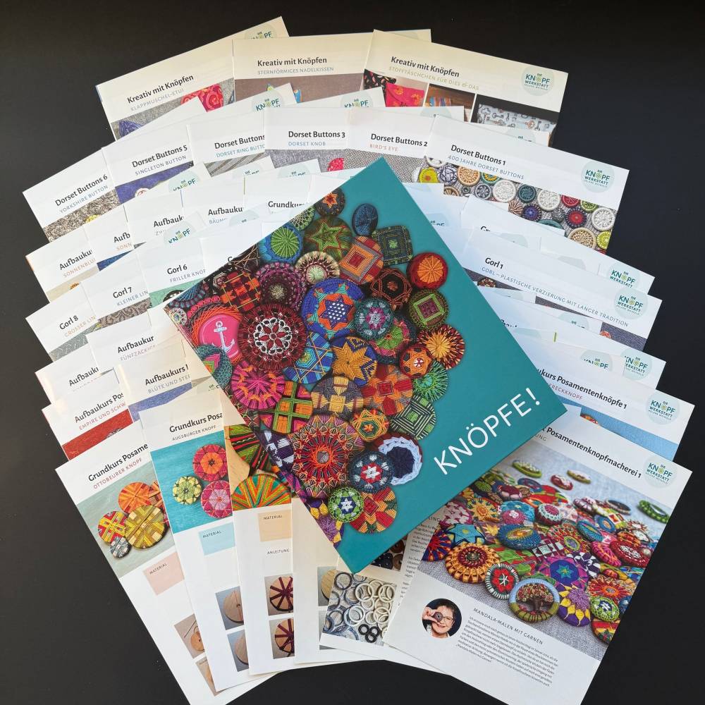 Komplettpaket Knopfmacherei: Anleitungen für Zwirn- und Posamentenknopfmacherei mit Sammelordner Bild 1