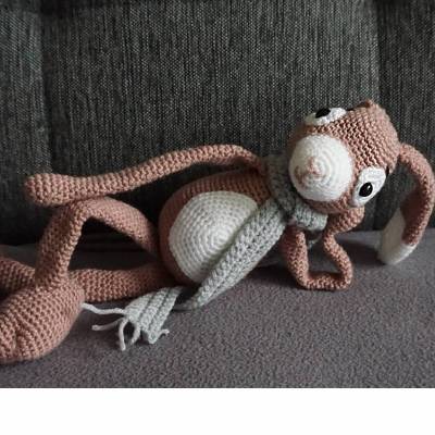 Häkelanleitung für den süßen Amigurumi Schlenkerhasen Holly
