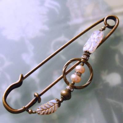 Art Déco Opal Tuchnadel - sehr große Bronze Schmucknadel mit echten Perlen und Opalglas N10-AB-27