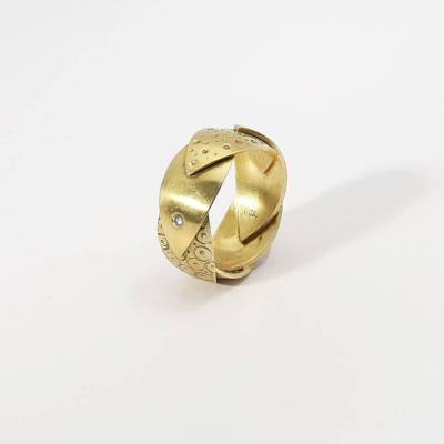 Ring „Focus“ aus 750 Gelbgold – 6 Navette-Teile, 3 Brillanten, Unikat