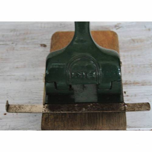 schwerer alter Locher mit Holzplatte Leitz Vintage Büro