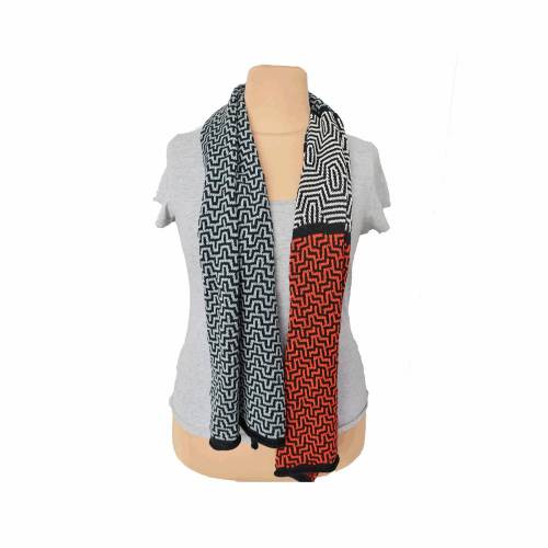 Gestrickte  Schal aus Merinowolle schwarz  grau und orange Lang handgefertigt qualitativ hochwertig