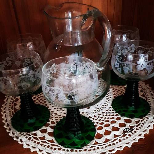 Vintage, Weinrömer - Weinbecher - Weinkelch "Römer" mit Traubendekor und grünem Fuß