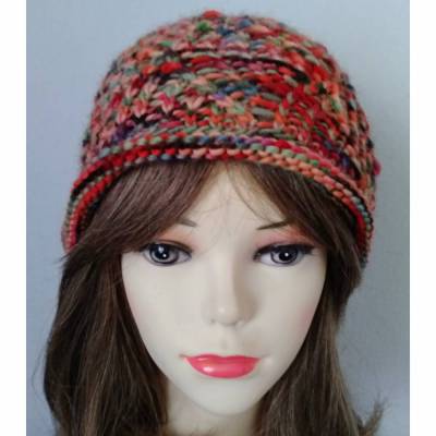 Bunte handgestrickte Mütze aus feinem Dochtgarn