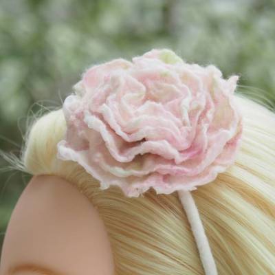 * BEZAUBERNDES BLÜTENACCESSOIRES * IN PASTELTÖNEN * 82% WOLLE 18% SEIDE * HANDANFERTIGUNG * ANLÄSSE * VIELE TRAGEMÖGLICH