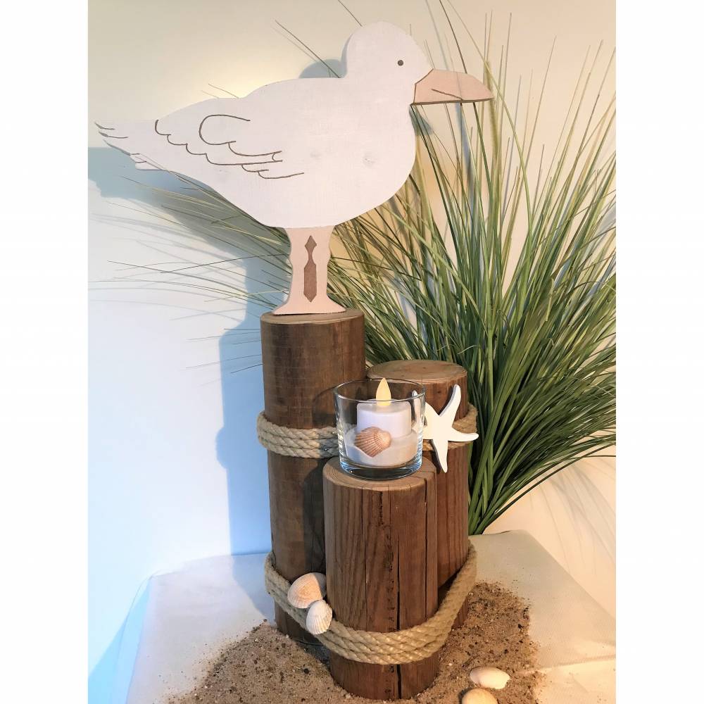 Möwe auf Poller, maritime Deko aus Holz