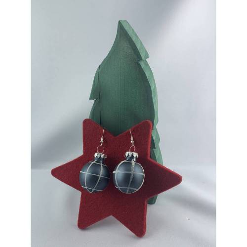 3cm grau-blau matte Weihnachtskugel-Ohrringe, kariert * Weihnachtsohrringe * Christbaumkugelohrringe