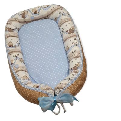 Handgemachtes Babynestchen – Kuscheliges Nest für Mädchen & Jungen, schlafendes Bärchen, Baumwolle, hellbraun-beige-hellblau