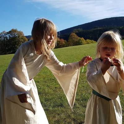 Mittelalter Kleid mit Kapuze für Kinder, Unterkleid Mädchen, Prinzessin Kostüm, Toraxacum