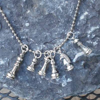 Schachfiguren Kette – Versilberte Schach Halskette für Herren 3D verschiedene Designs